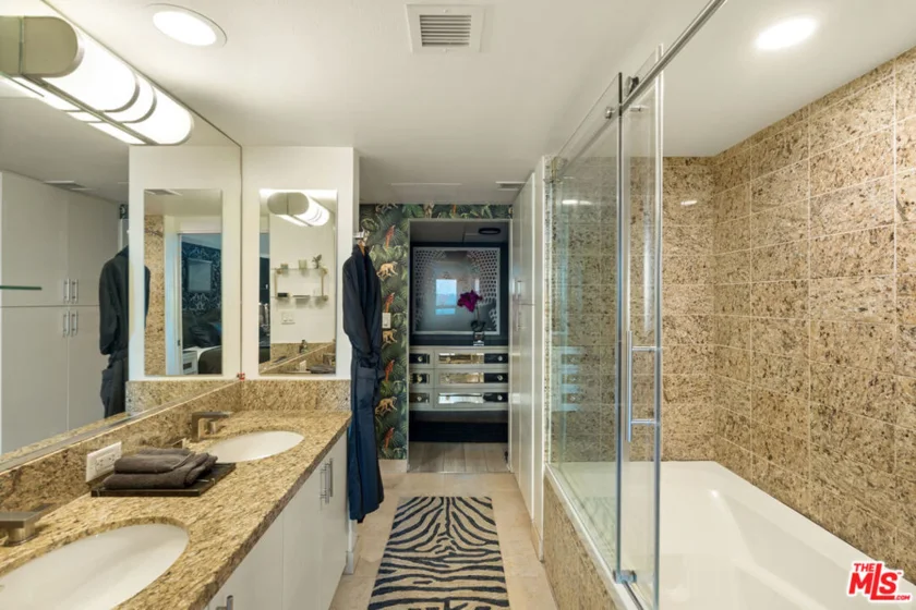 13700 Marina Pointe Drive #1126 photo 12