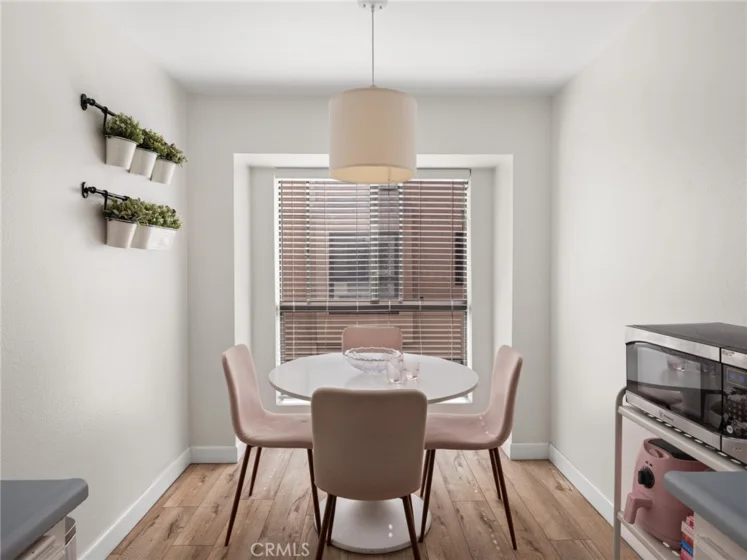15223 Magnolia Boulevard #B photo 4