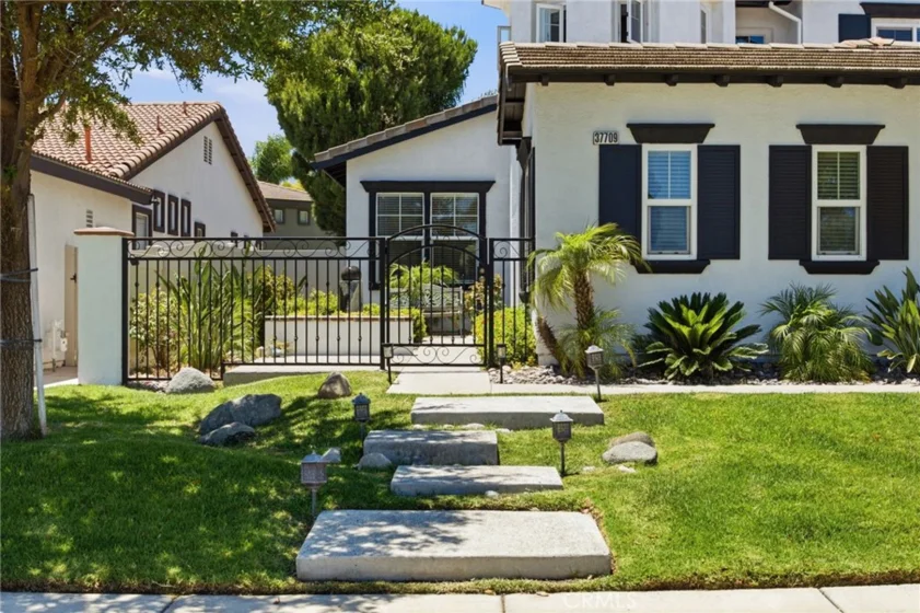 37709 Oxford Drive photo 4