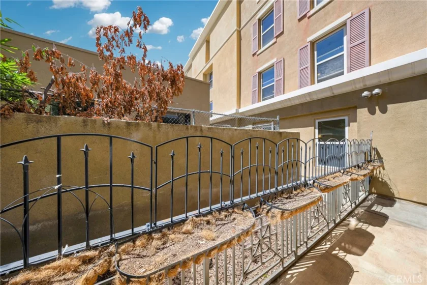 128 N Oak Knoll #111 photo 13