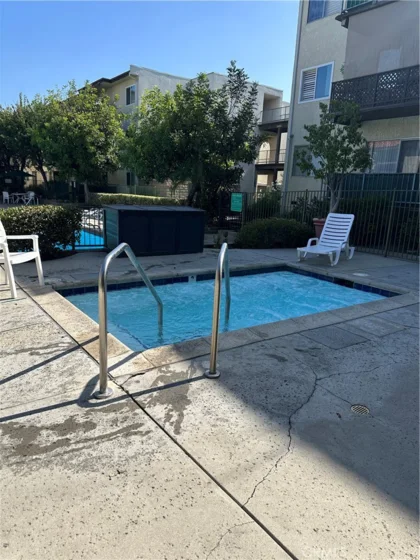 5460 White Oak Avenue #E207 photo 3