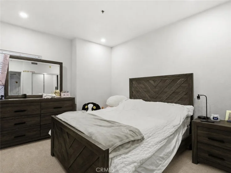 838 Pine #215 photo 6