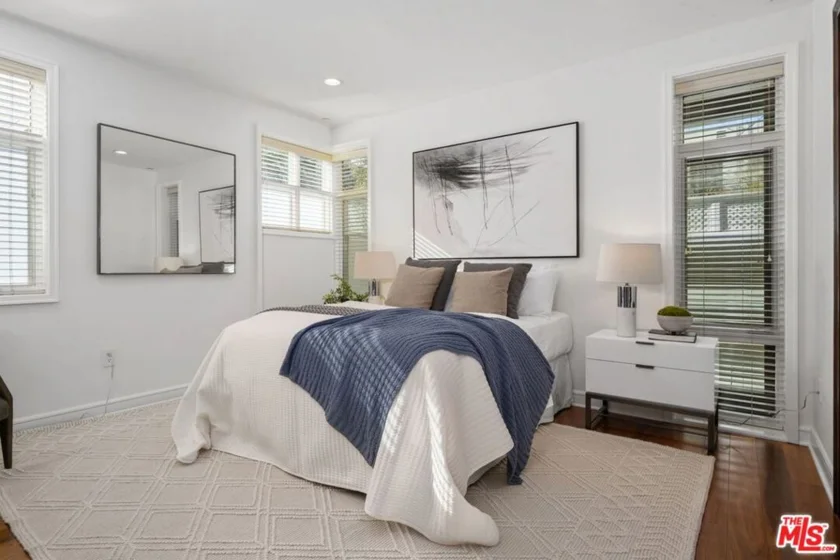 447 N Doheny Drive #102 photo 26