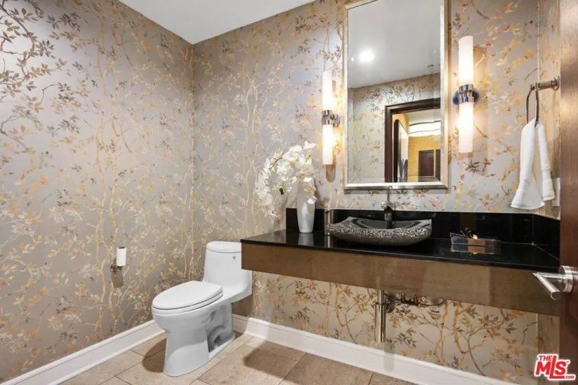 447 N Doheny Drive #102 photo 9