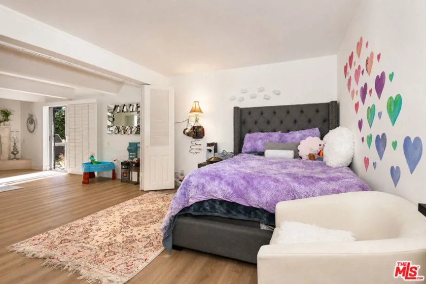 2385 Roscomare Road #D17 photo 18