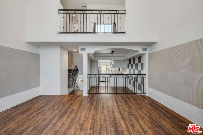10924 Bloomfield Street #7 photo 7