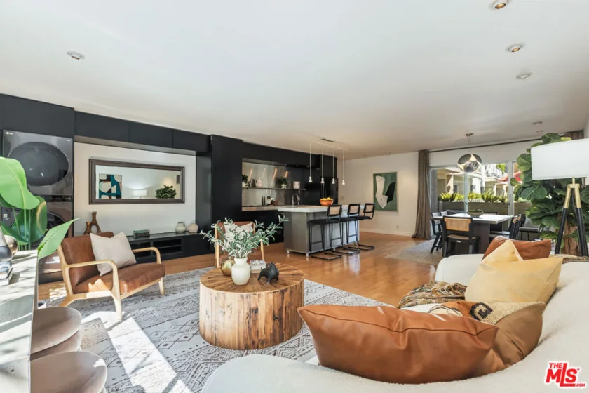 1233 N Laurel Avenue #109 photo 1