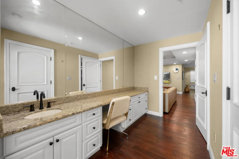 837 Crenshaw Boulevard #204 photo 15