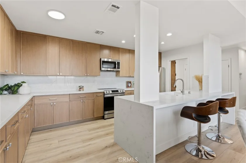 1880 Veteran Avenue #306 photo 5