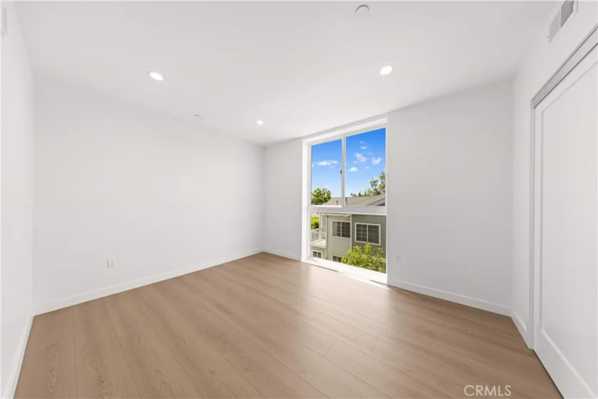 176 N Catalina Avenue #404 photo 21