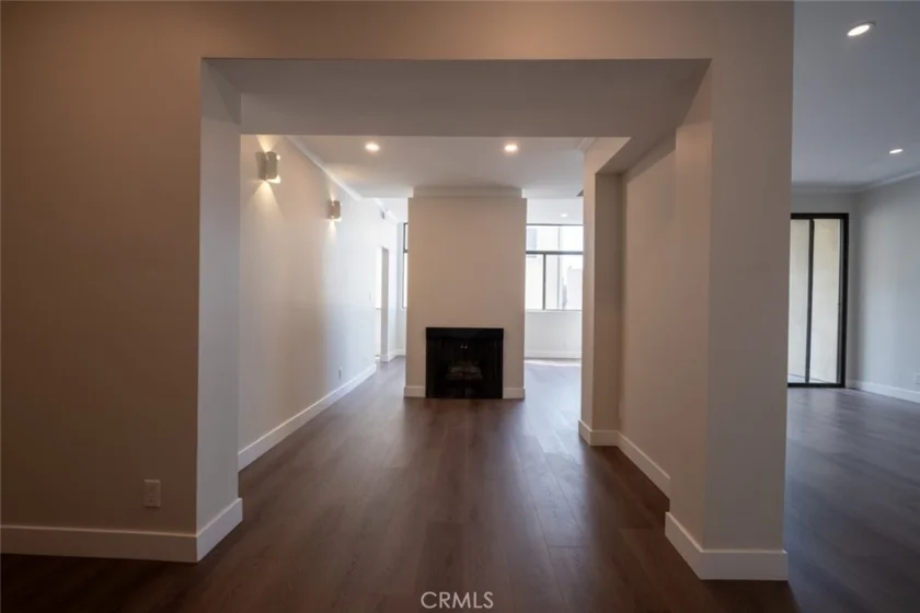 1305 N Columbus Avenue #112 photo 6