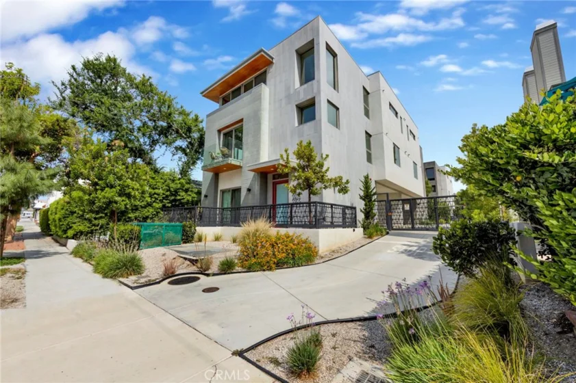 941 E California Boulevard #1 photo 2
