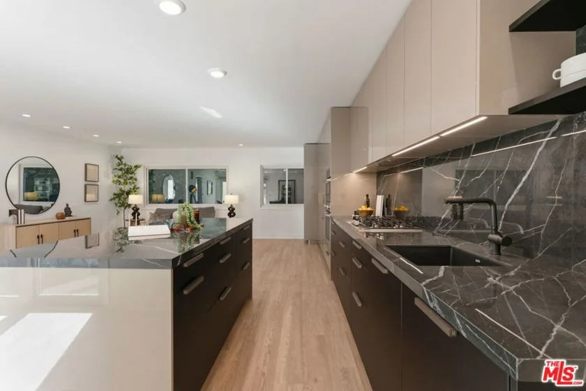1233 N Laurel Avenue #109 photo 1