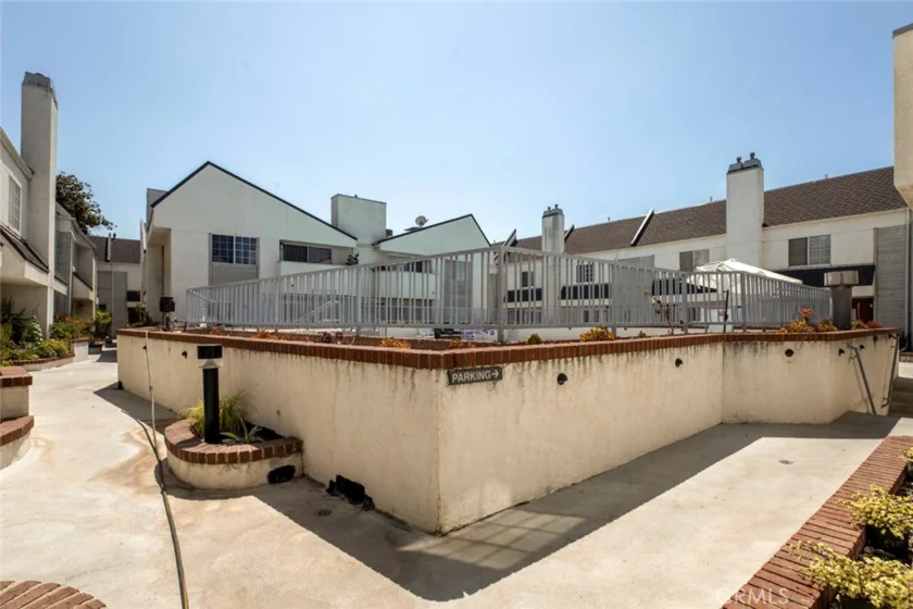 618 N Howard photo 30