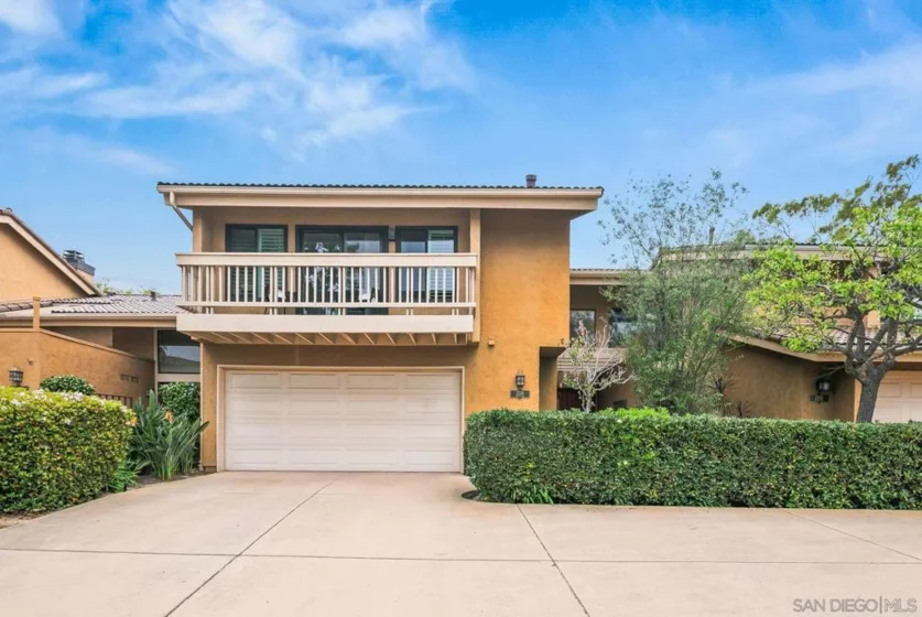 2538 Caminito Muirfield photo 2