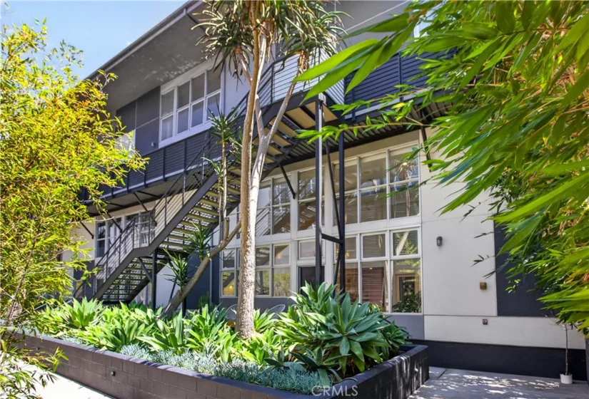 1037 N Laurel Avenue #1 photo 26