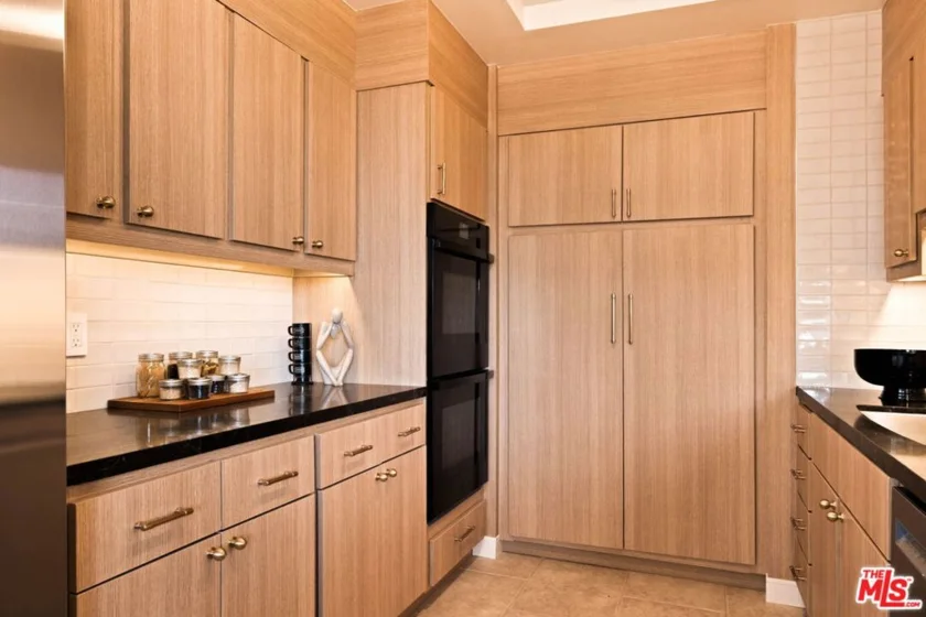 10560 Wilshire Boulevard #404 photo 16