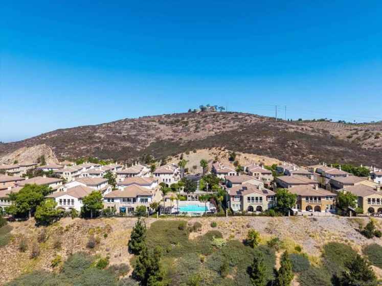 2099 Silverado Street photo 34