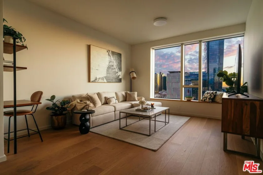 889 Francisco Street #1801 photo 35