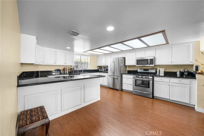 554 E San Jose #203 photo 31