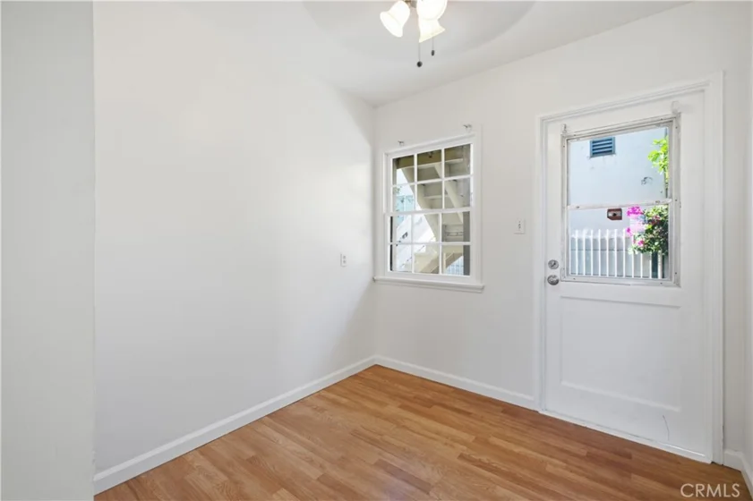 511 E Maple photo 9