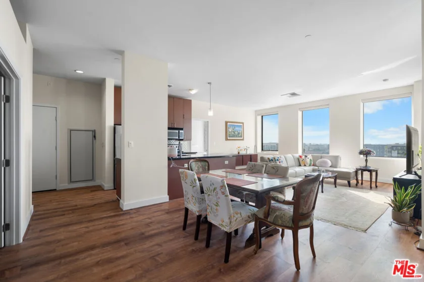 3810 Wilshire Boulevard #712 photo 3