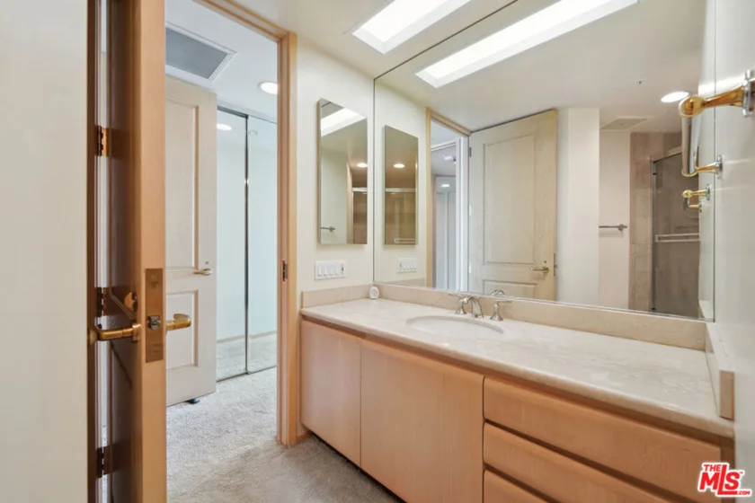 10490 Wilshire Boulevard #1402 photo 17