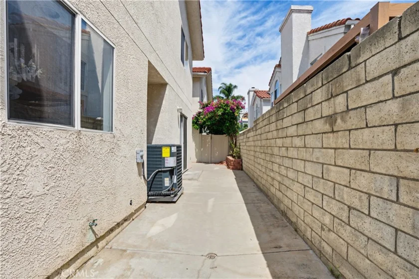 18334 Keswick Street photo 37