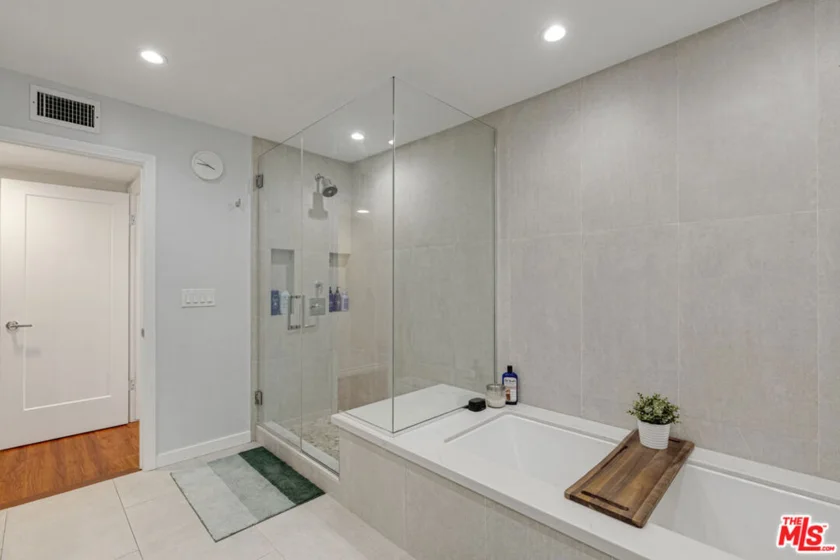 5215 White Oak Avenue #2 photo 9