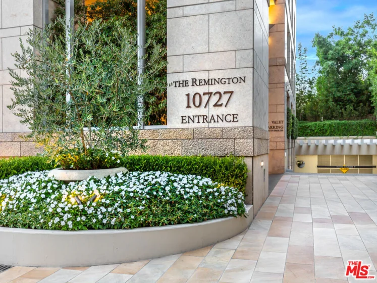 10727 Wilshire Boulevard #404 photo 35
