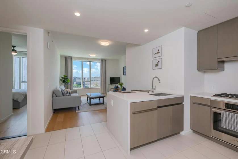 889 Francisco Street #802 photo 18