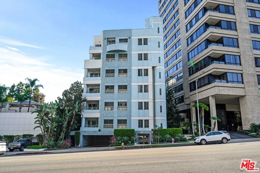 10336 Wilshire Boulevard #301 photo 1