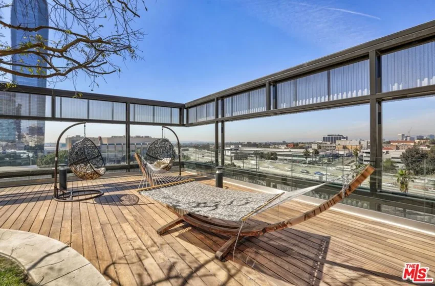 889 Francisco Street #909 photo 17