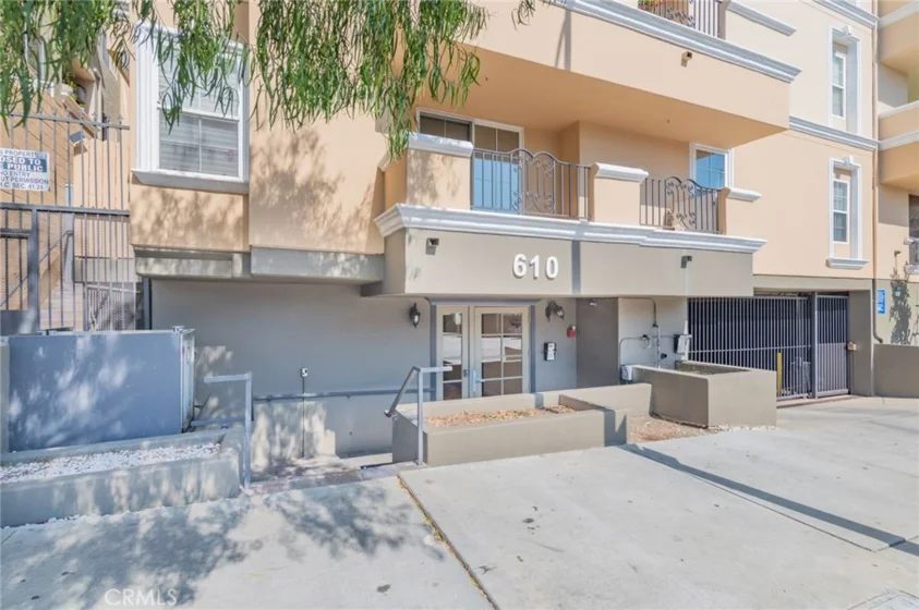 610 S Wilton Place #402 photo 26