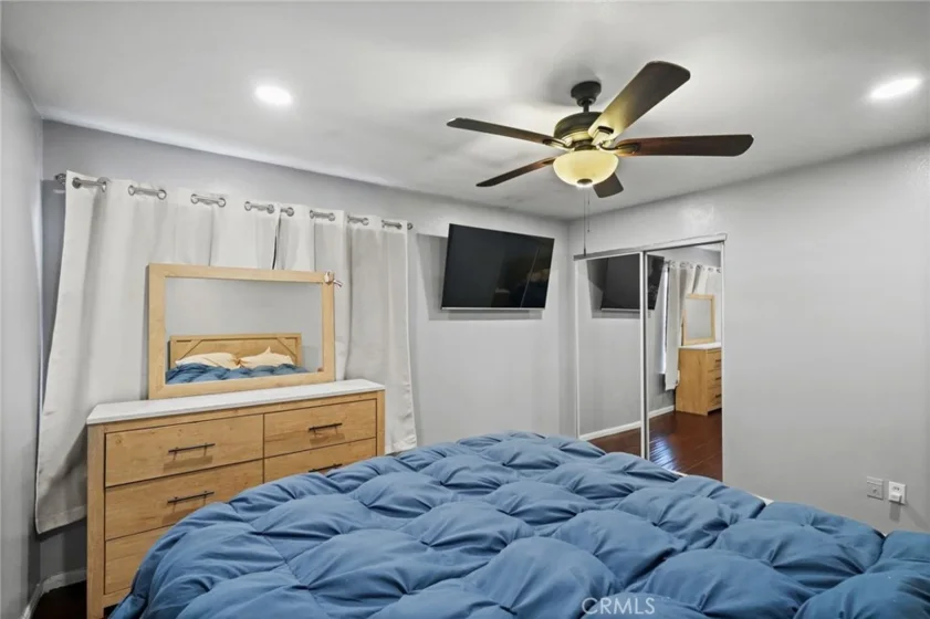 11401 Berendo Avenue #6 photo 8