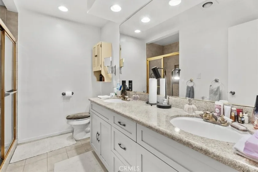 15248 Dickens Street #205 photo 14