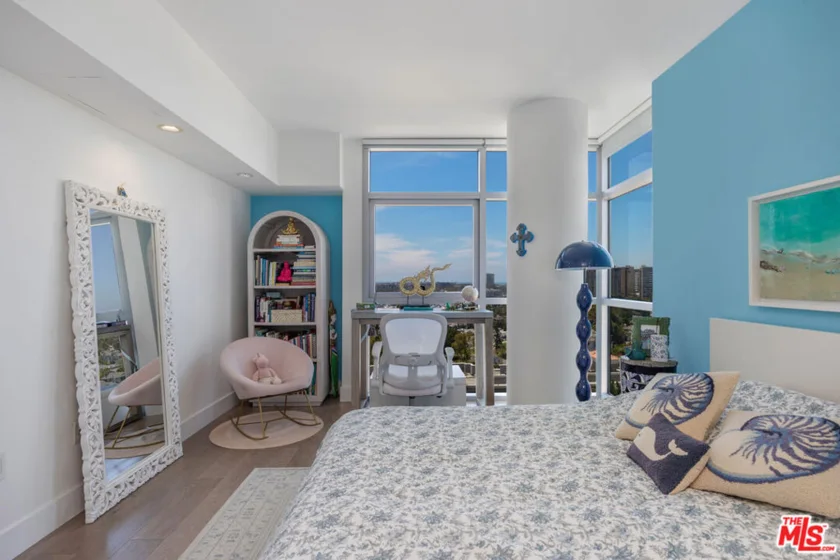 13700 Marina Pointe Drive #1016 photo 16