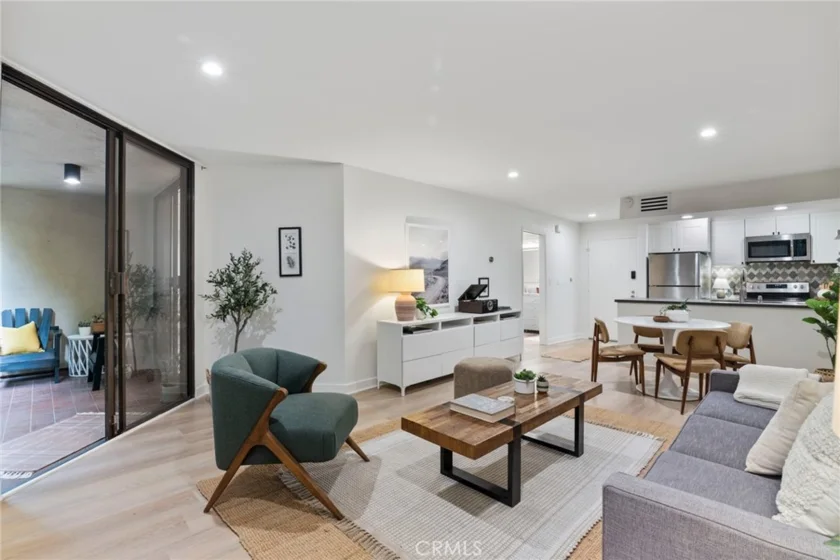 750 N Kings Road #111 photo 1