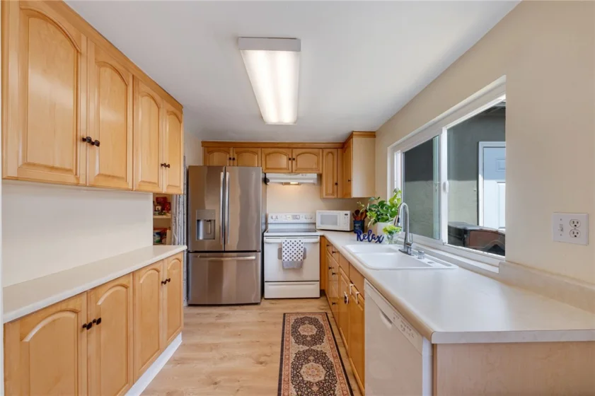 4792 Larwin Avenue photo 9