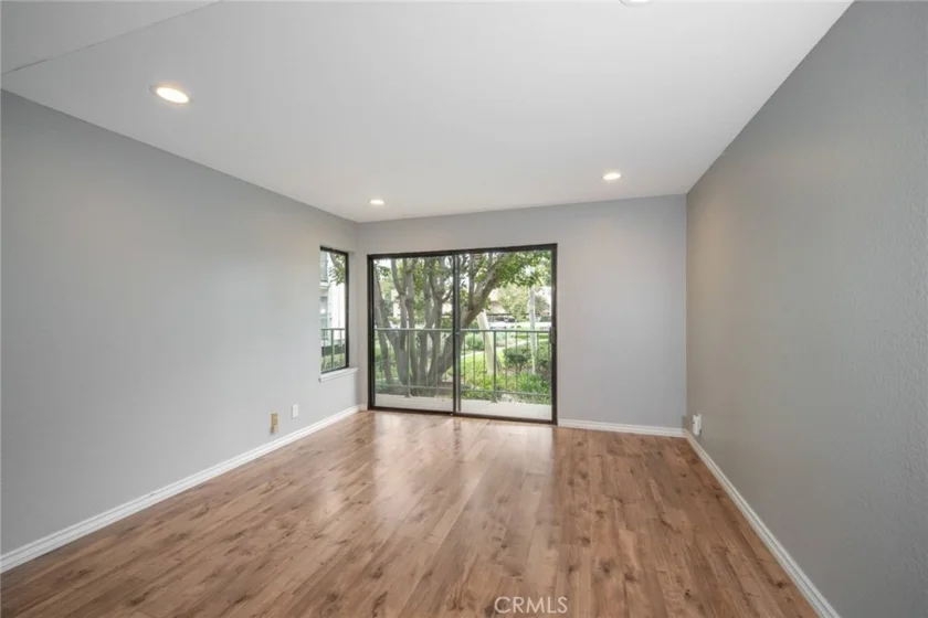 4114 Apricot photo 17