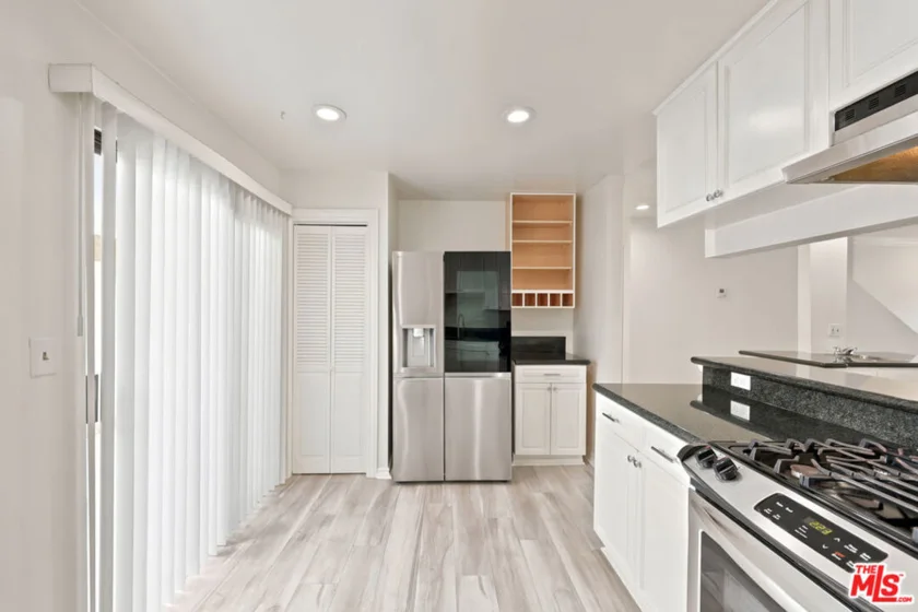 14937 Sherman Way #2 photo 21