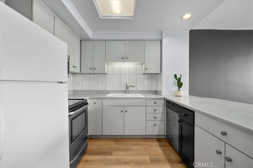 969 Hilgard Avenue #1006 photo 10