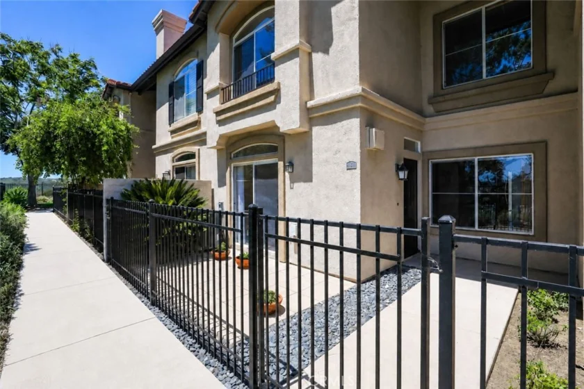 8 Veneto Lane photo 18