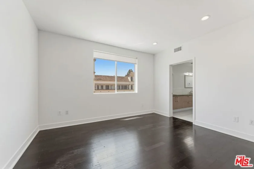 12837 Moorpark Street #313 photo 13