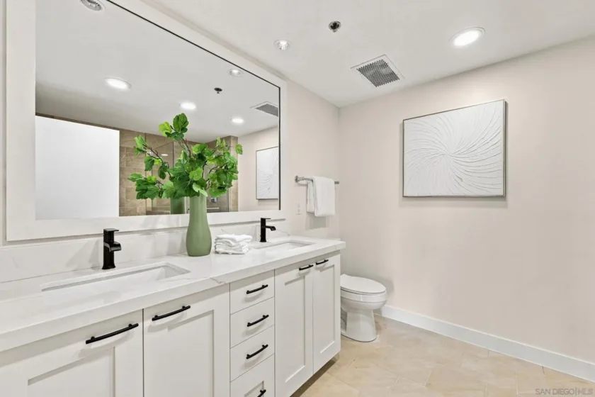 700 W Harbor Drive #1805 photo 32