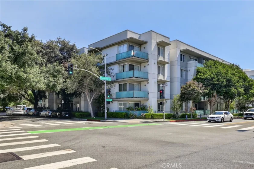 160 S Hudson Avenue #111 photo 1