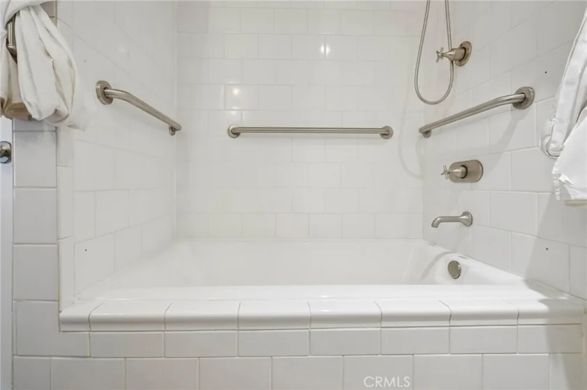 1131 Alta Loma photo 16