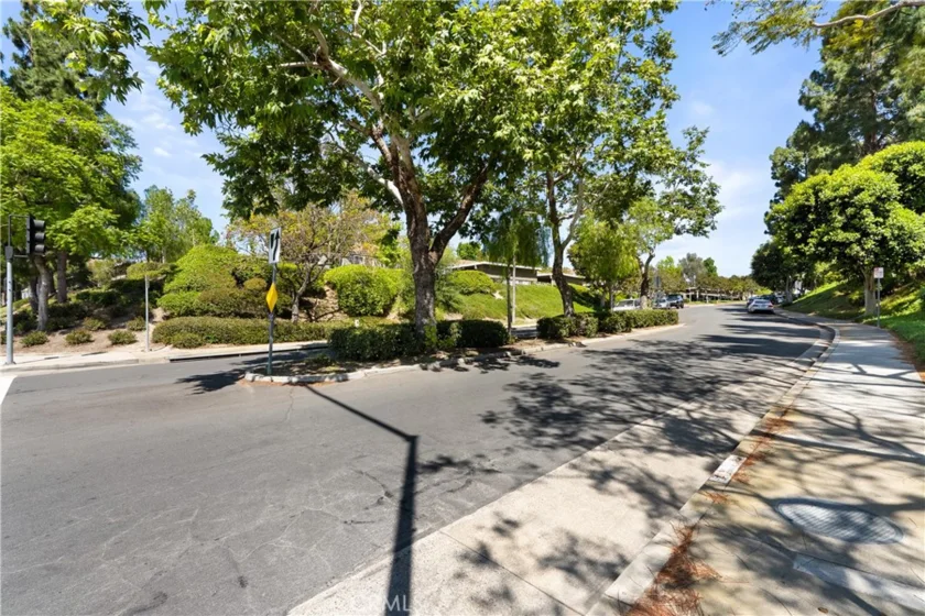 18 Laurel photo 19