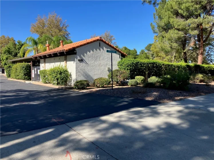 1413 Seven Hills photo 2