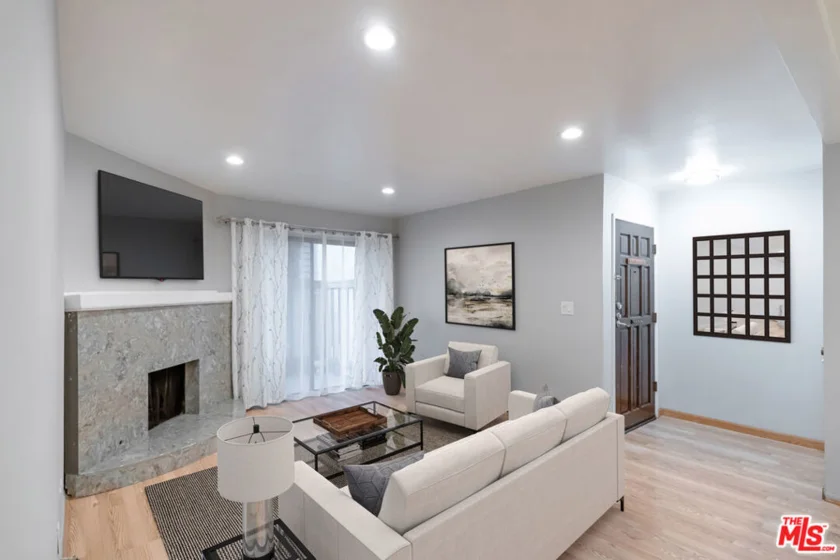 15511 Sherman Way #17 photo 1